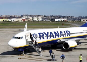 Ryanair subirá el precio de sus vuelos tras una caída en sus beneficios
