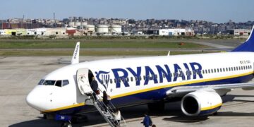 Ryanair subirá el precio de sus vuelos tras una caída en sus beneficios