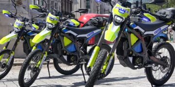 Policía de Londres usa motos eléctricas contra robos de móviles