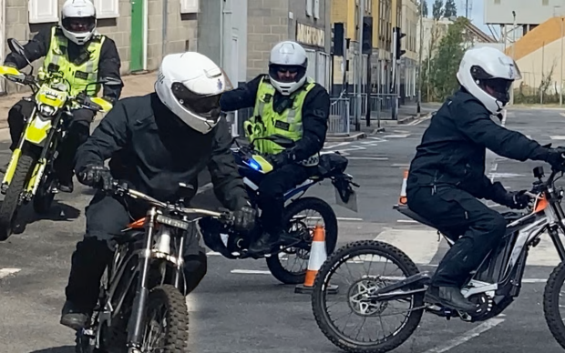 Nuevas bicicletas eléctricas ultrarrápidas de la Policía
