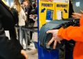 ryanair-paga-empleados-maletas-fuera-medida