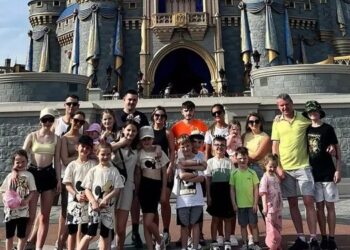 Familia numerosa multada tras vacaciones de lujo en Disney