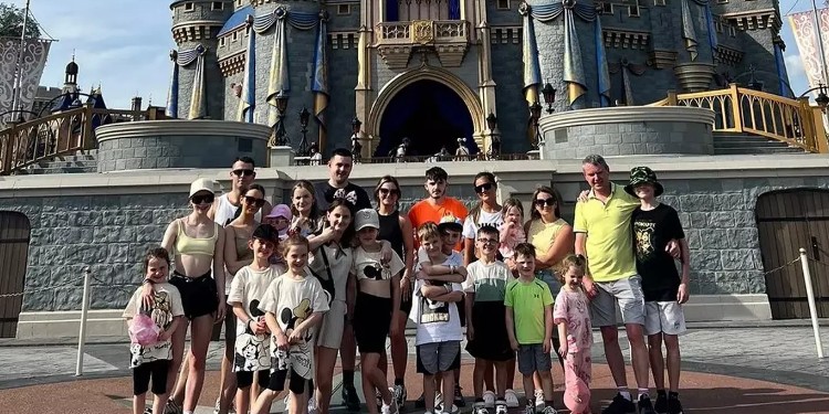Familia numerosa multada tras vacaciones de lujo en Disney