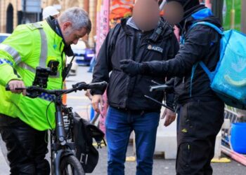 171 Repartidores Arrestados por Trabajo Ilegal