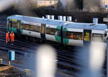 Tren descarrila en Selhurst