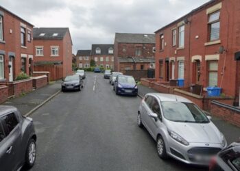 Jubilado apuñalado en Oldham