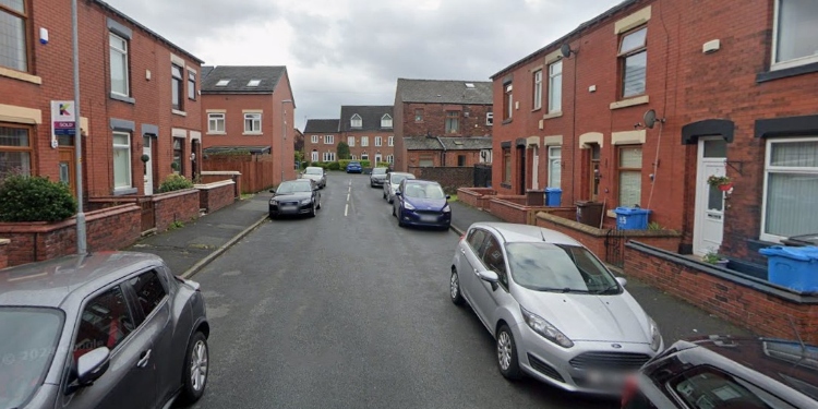 Jubilado apuñalado en Oldham