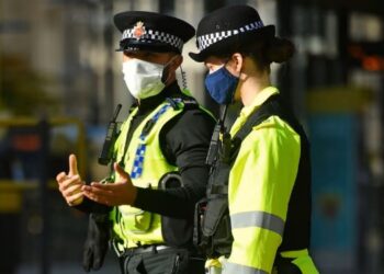 subida Council Tax policía Inglaterra Gales