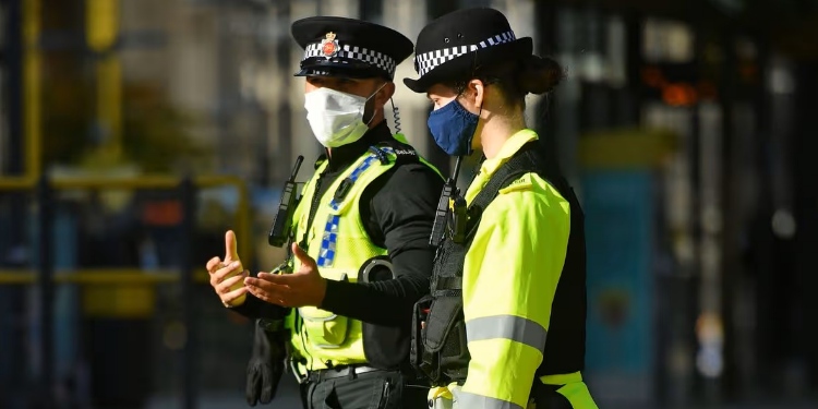 subida Council Tax policía Inglaterra Gales