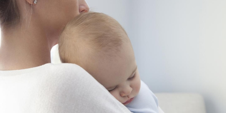 bebé 9 meses meningitis Reino Unido