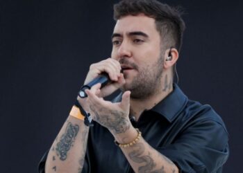 cantante Beret