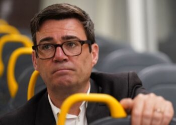 Andy Burnham precio billete de autobús