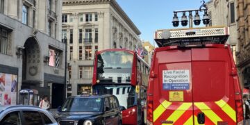 escaneo facial en Oxford Street