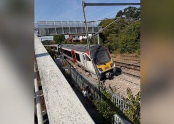 segundo tren descarrila en Inglaterra